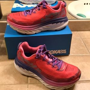 Hoka women’s Bondi 5 size 8